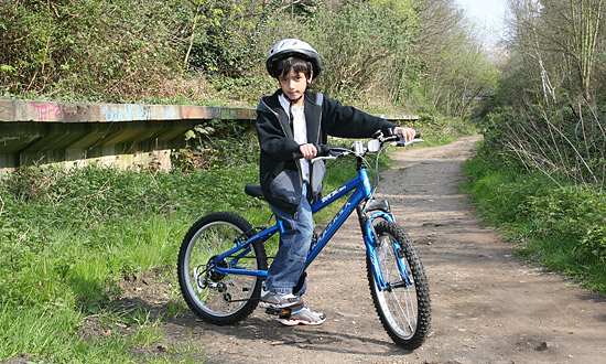 arun_on_bike_080407.jpg - Parkland Walk - North London - April 2007